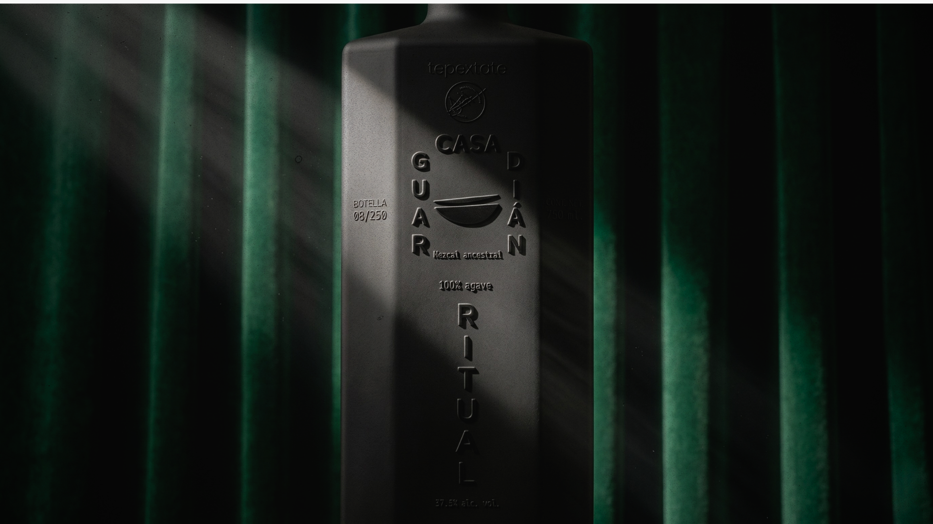 RITUAL — botella en escena